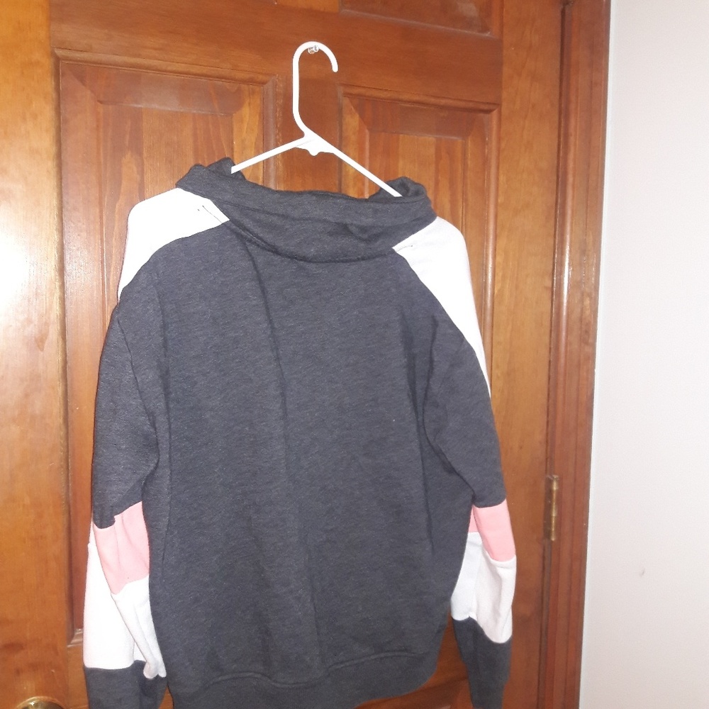 VS pink hoodie - Picture 3 of 3